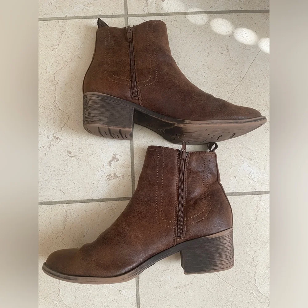 Volatile Boots